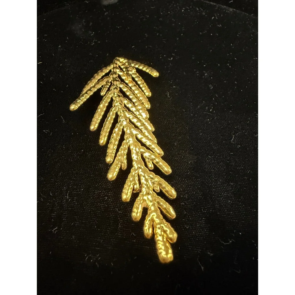 Vintage Gold Tone Cedar Pine Branch Brooch Botanical Nature Pin Textured Leaf